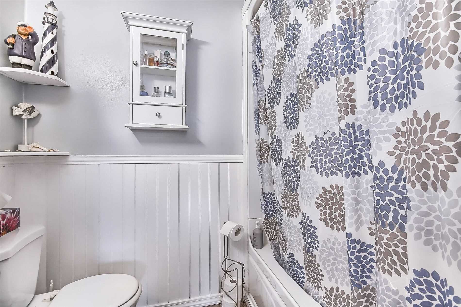 47 Lacewood Cres