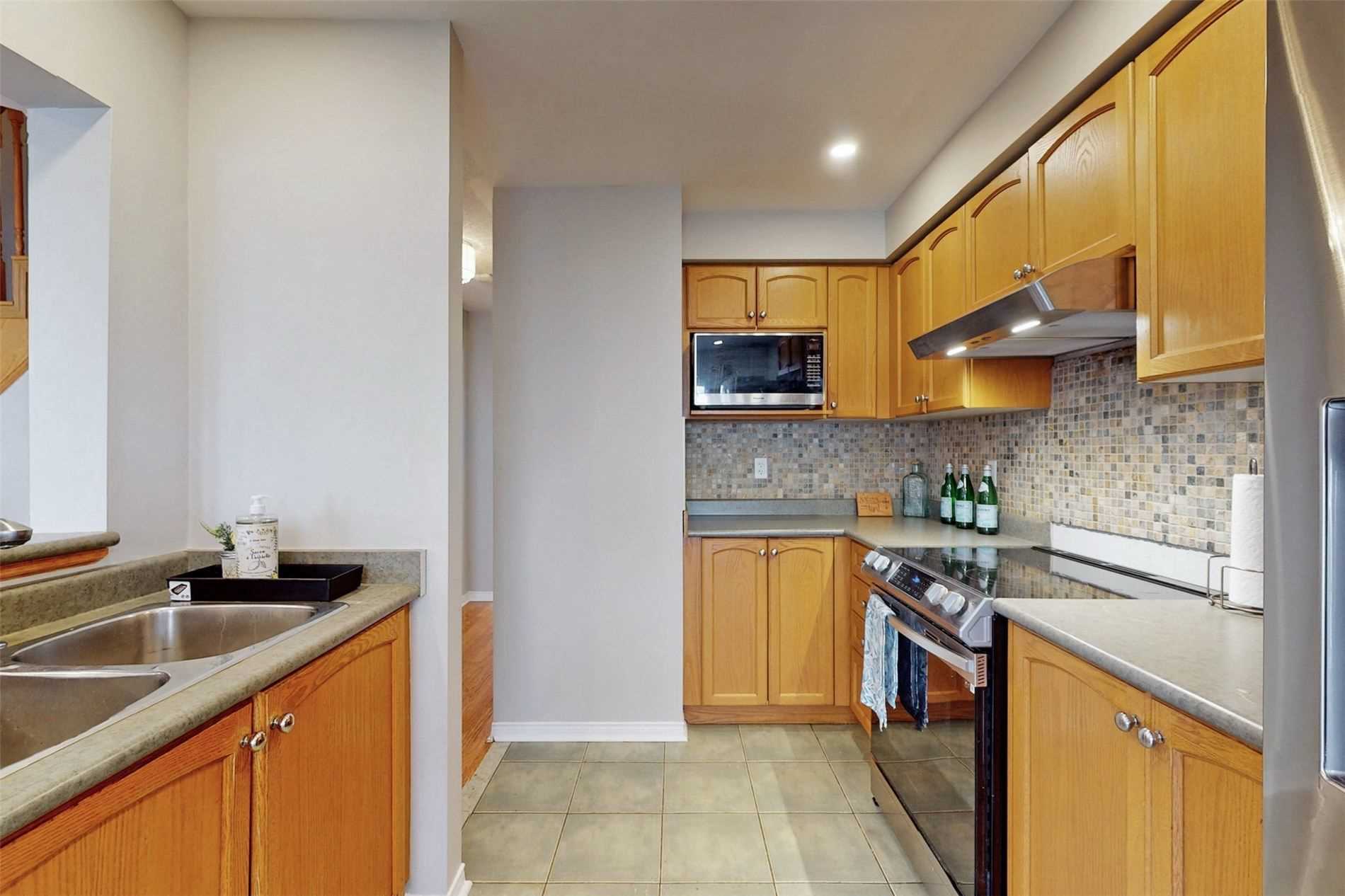 121 Livingston Rd