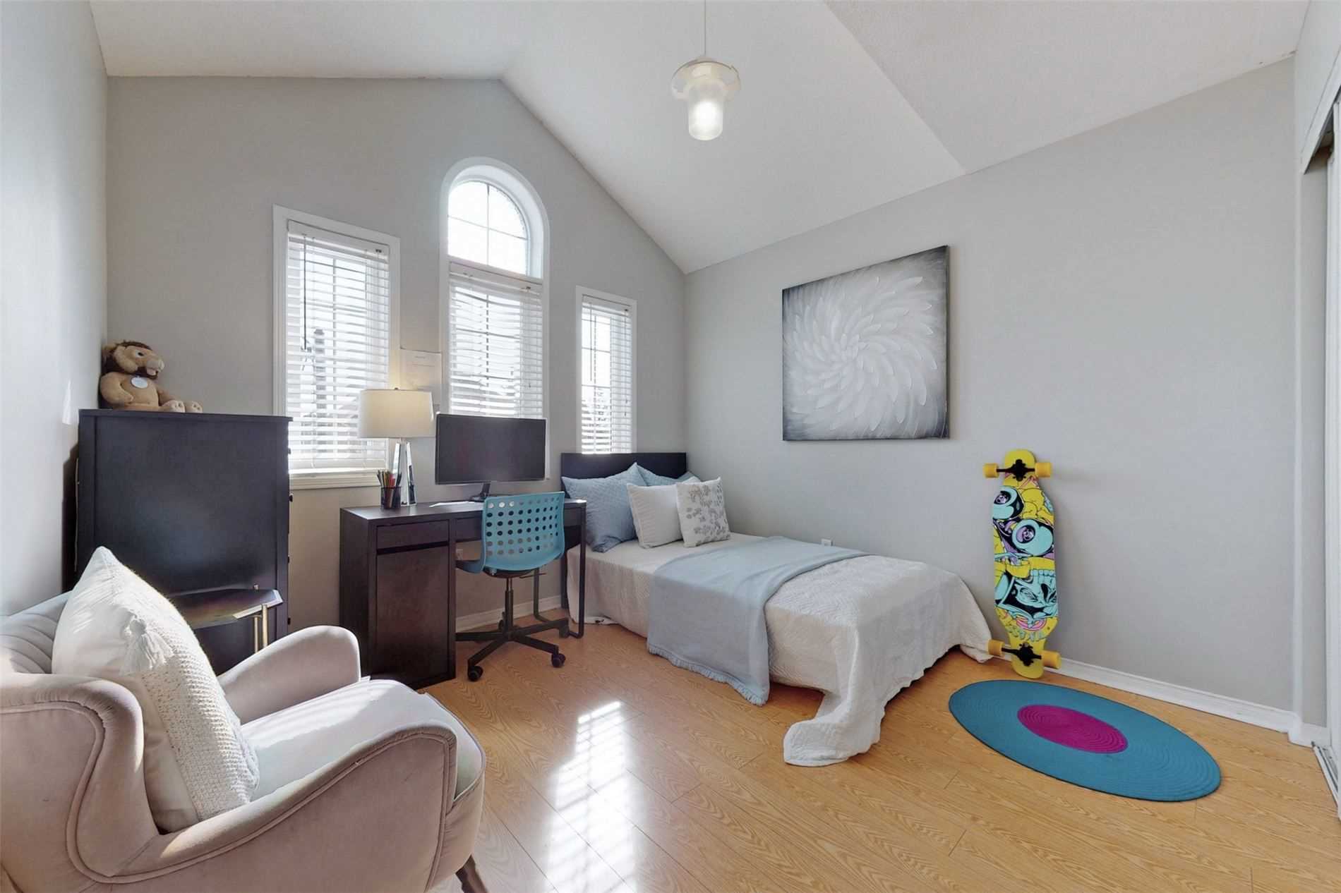 121 Livingston Rd
