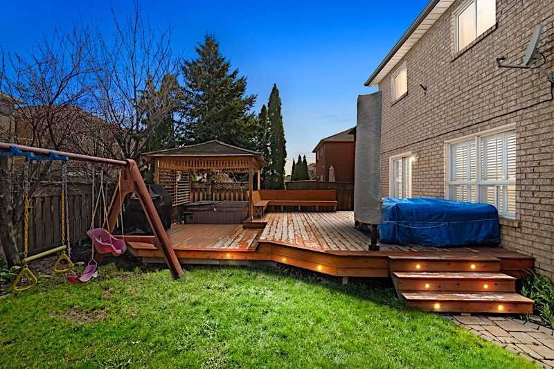 859 Mays Cres