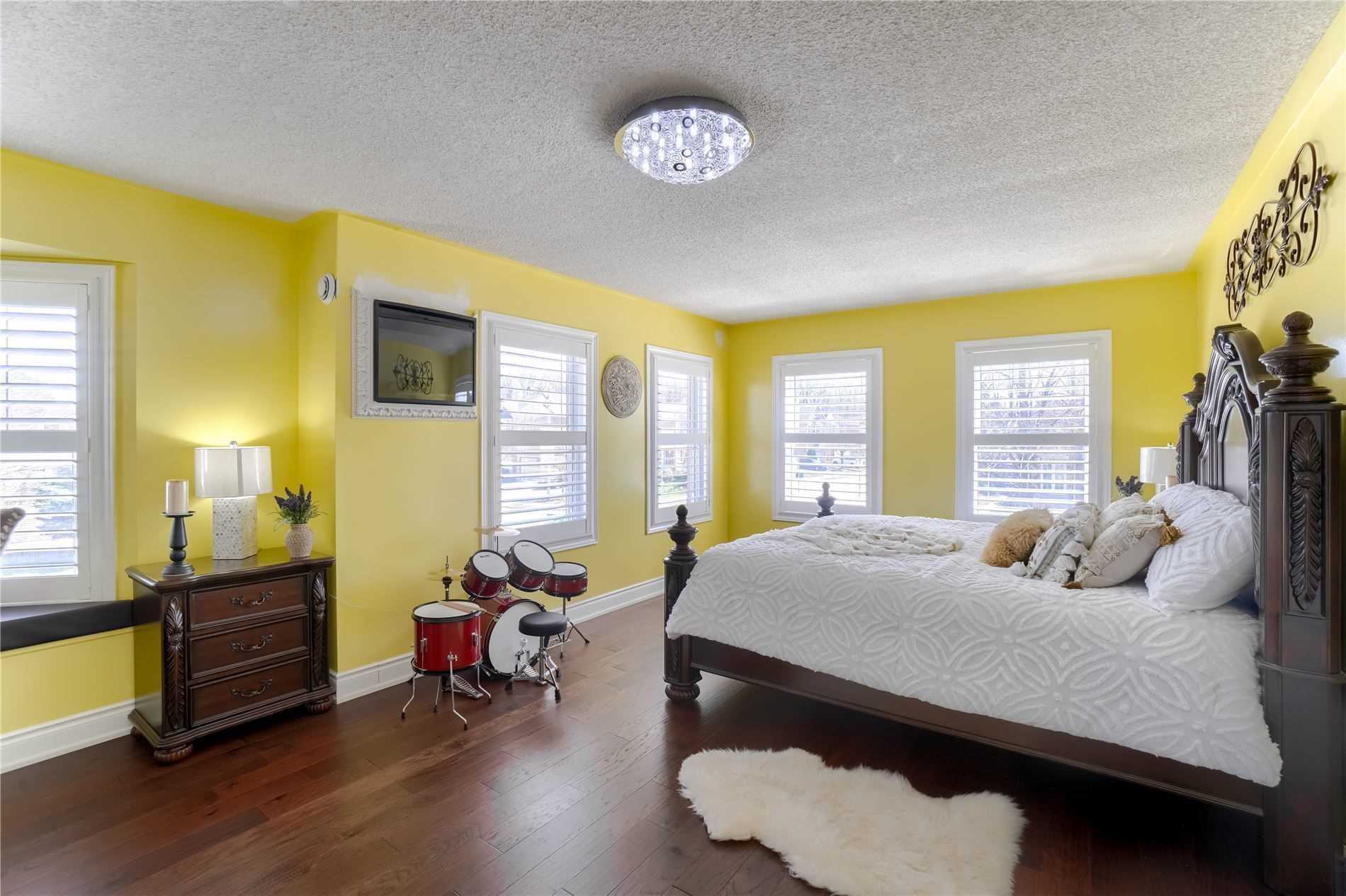 228 Fernforest Dr