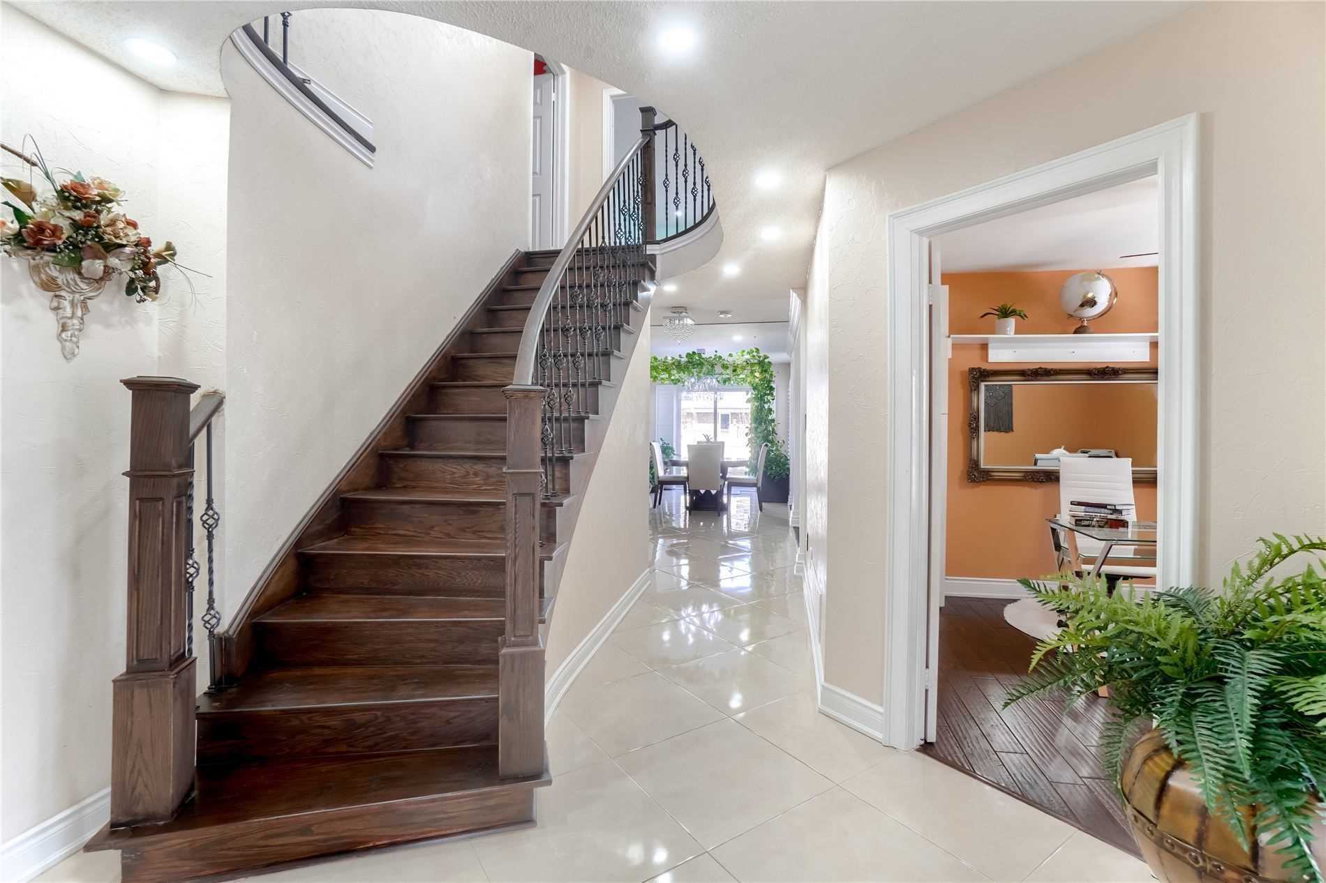 228 Fernforest Dr