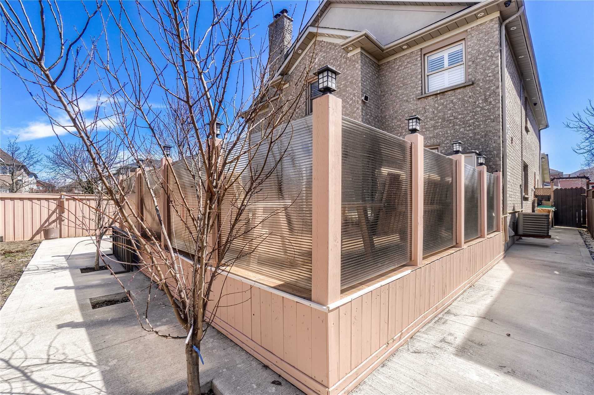 228 Fernforest Dr