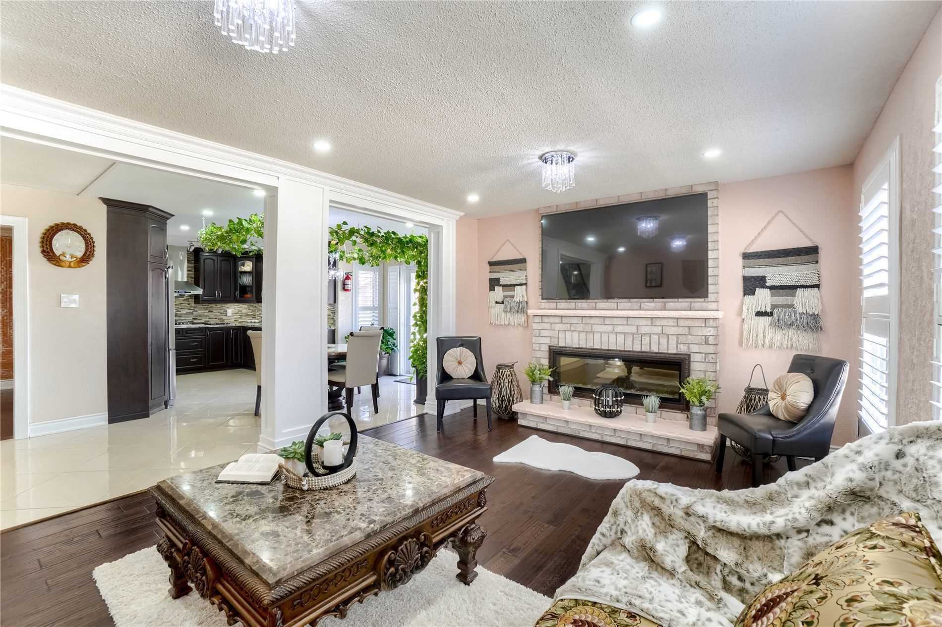 228 Fernforest Dr