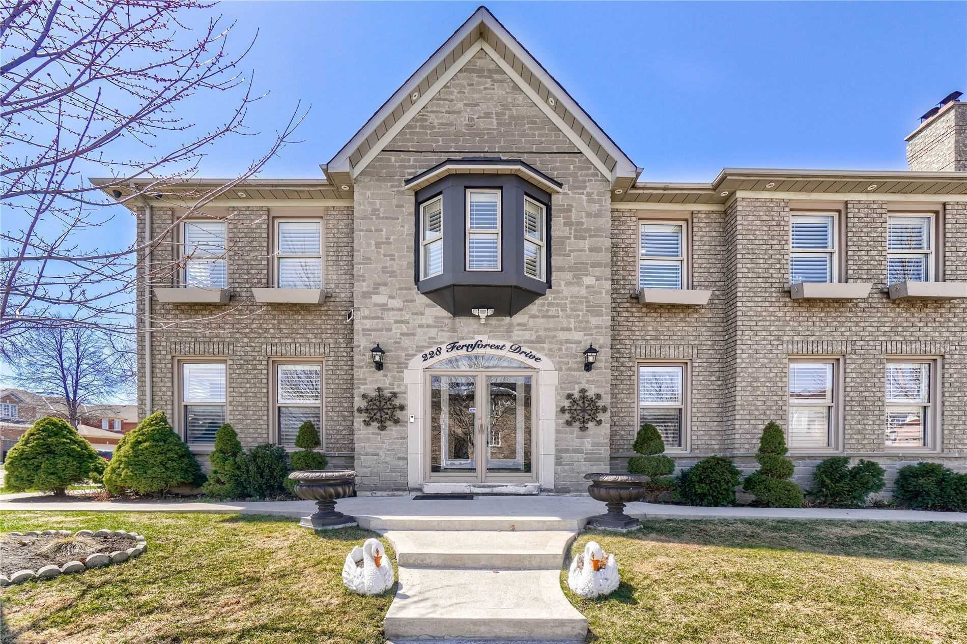 228 Fernforest Dr