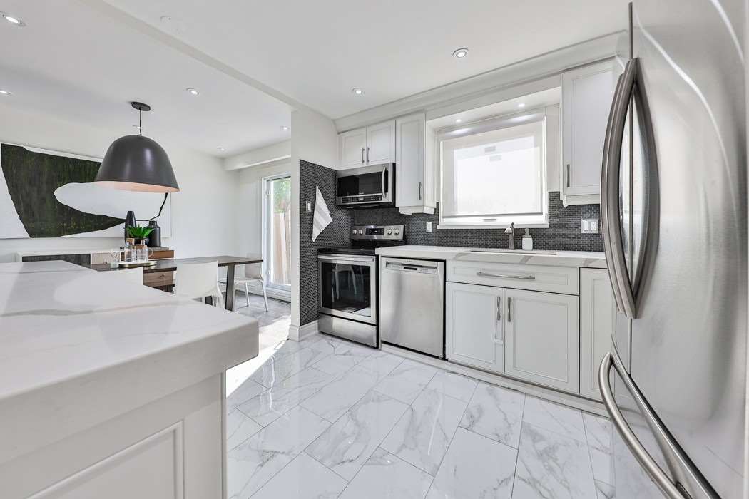 2594 Bromsgrove Rd