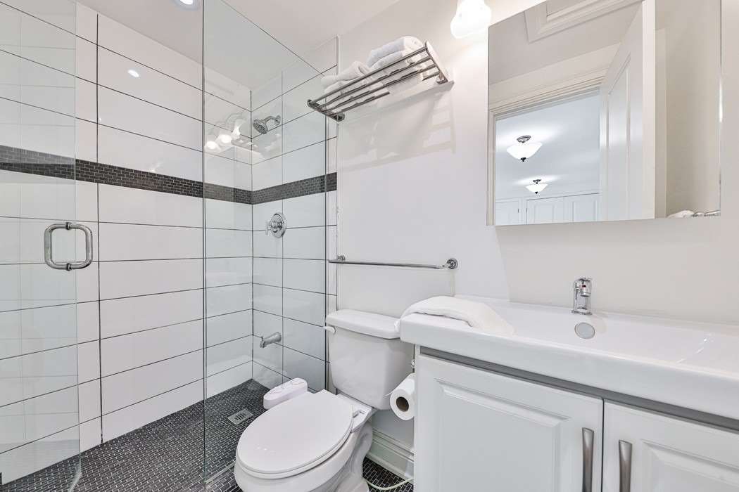 2594 Bromsgrove Rd