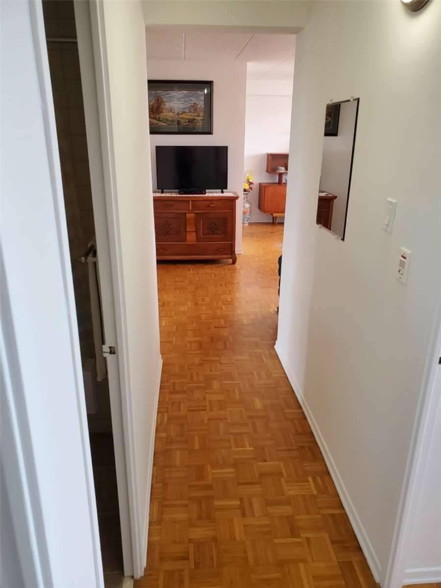 3621 Lakeshore Blvd W, #212