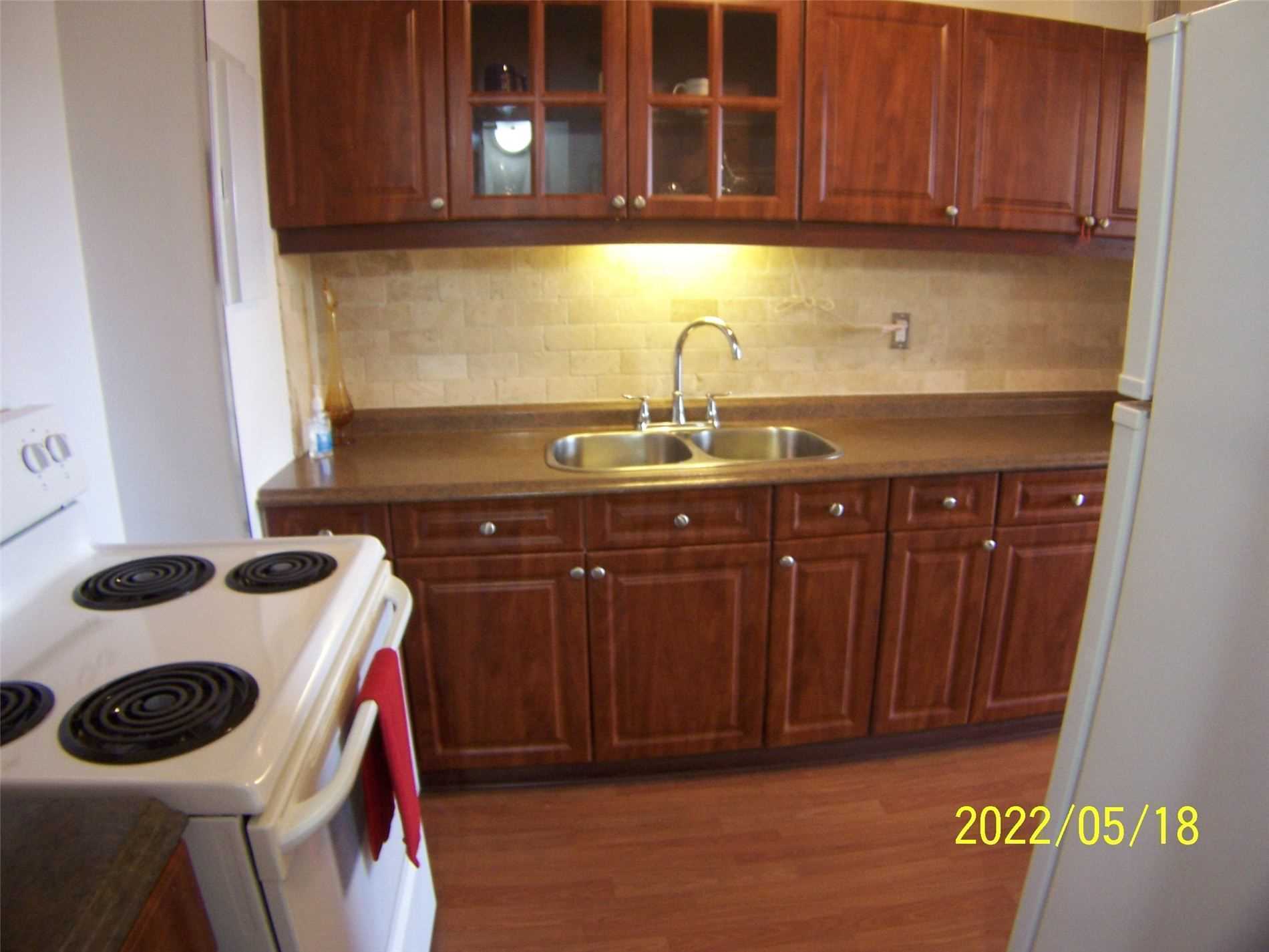 3621 Lakeshore Blvd W, #212