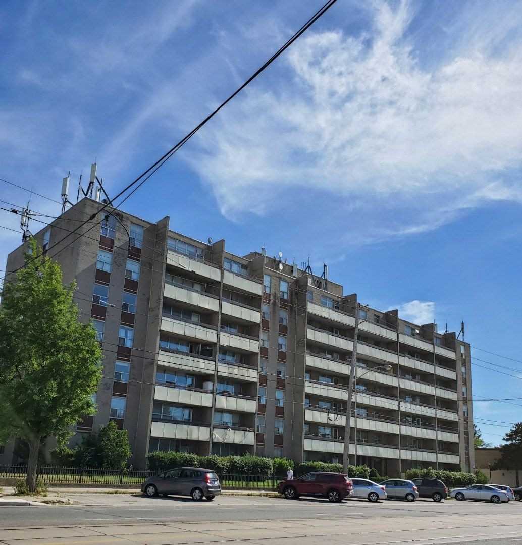 3621 Lakeshore Blvd W, #212