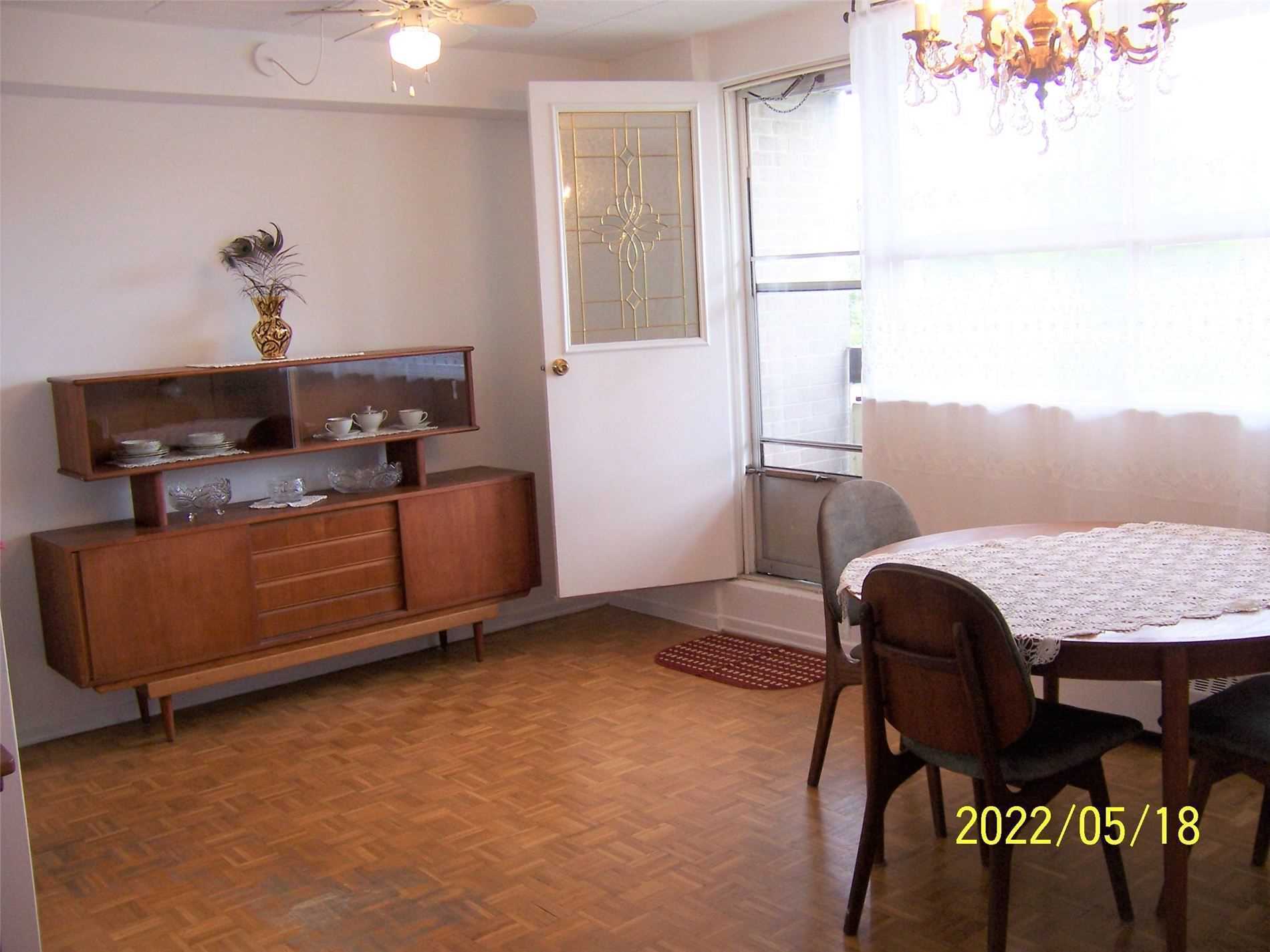3621 Lakeshore Blvd W, #212