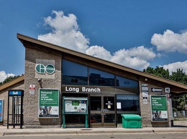3621 Lakeshore Blvd W, #212