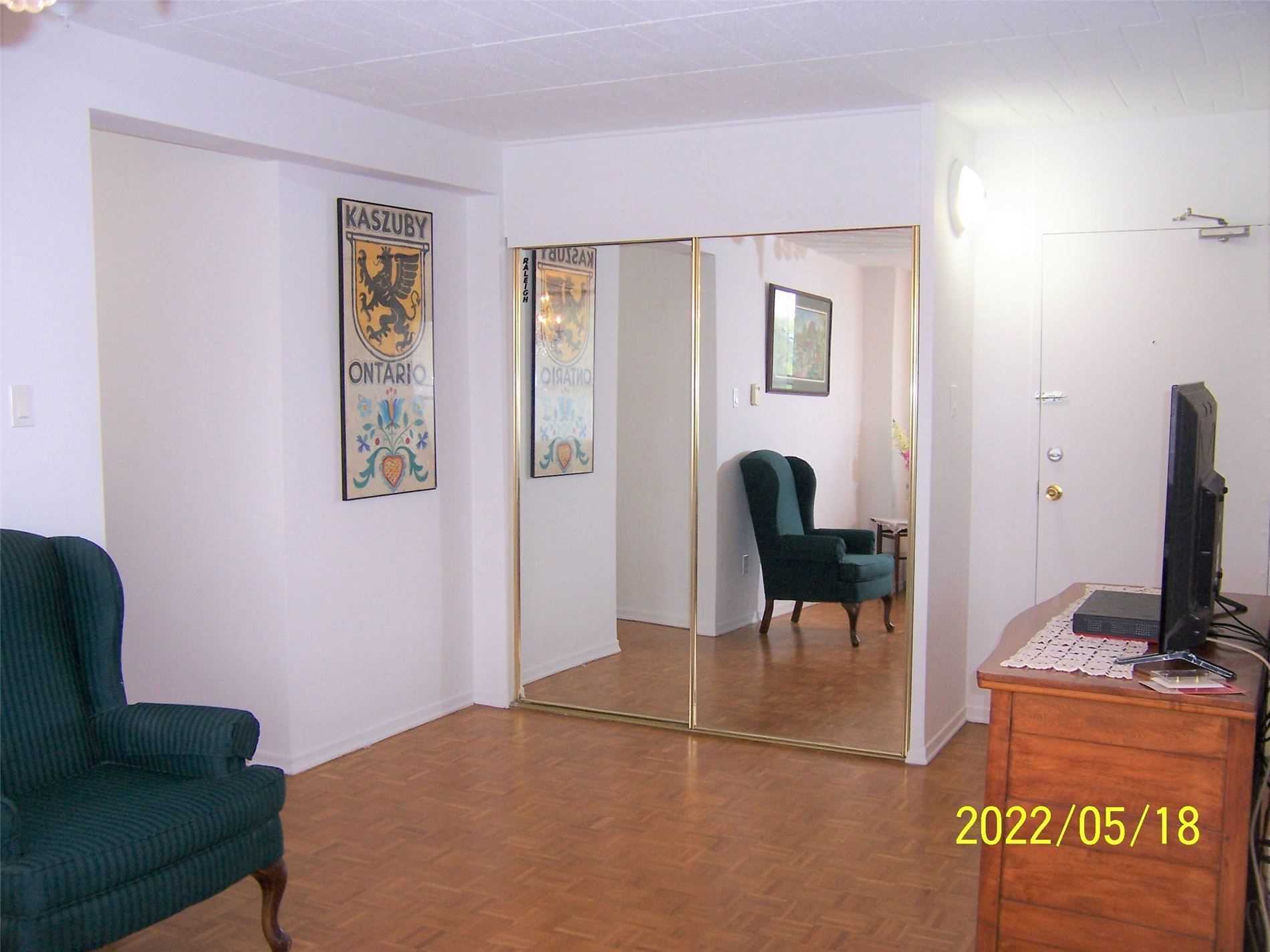 3621 Lakeshore Blvd W, #212