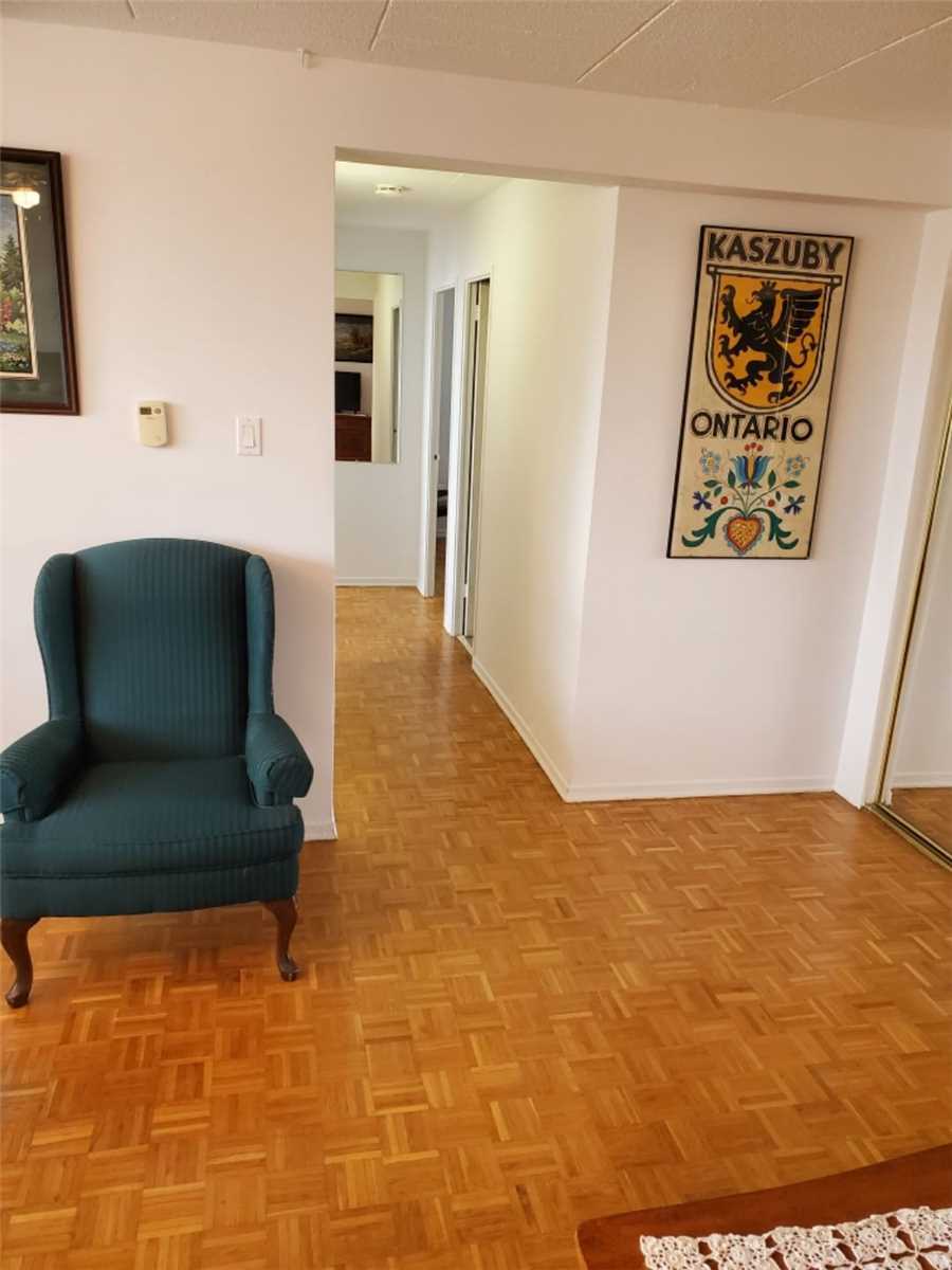 3621 Lakeshore Blvd W, #212