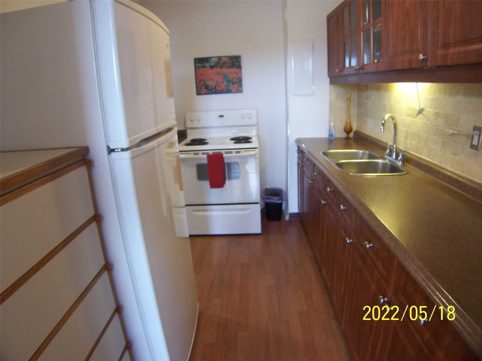 3621 Lakeshore Blvd W, #212
