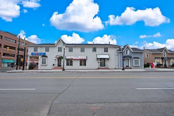 132 Trafalgar Rd, Oakville