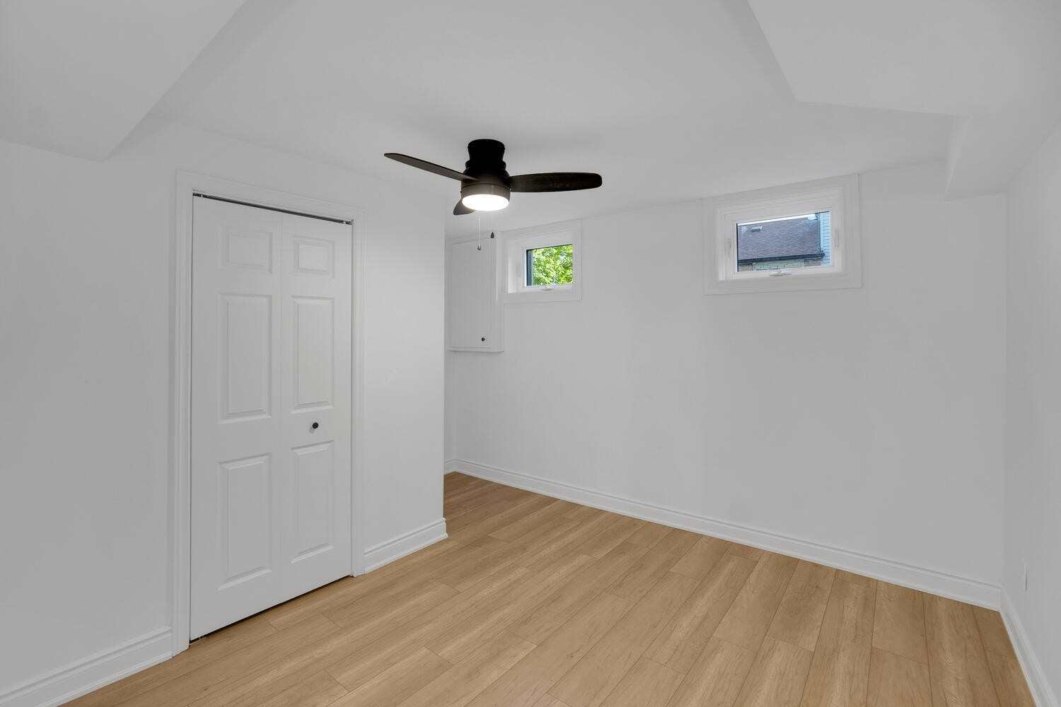 26 Munro St
