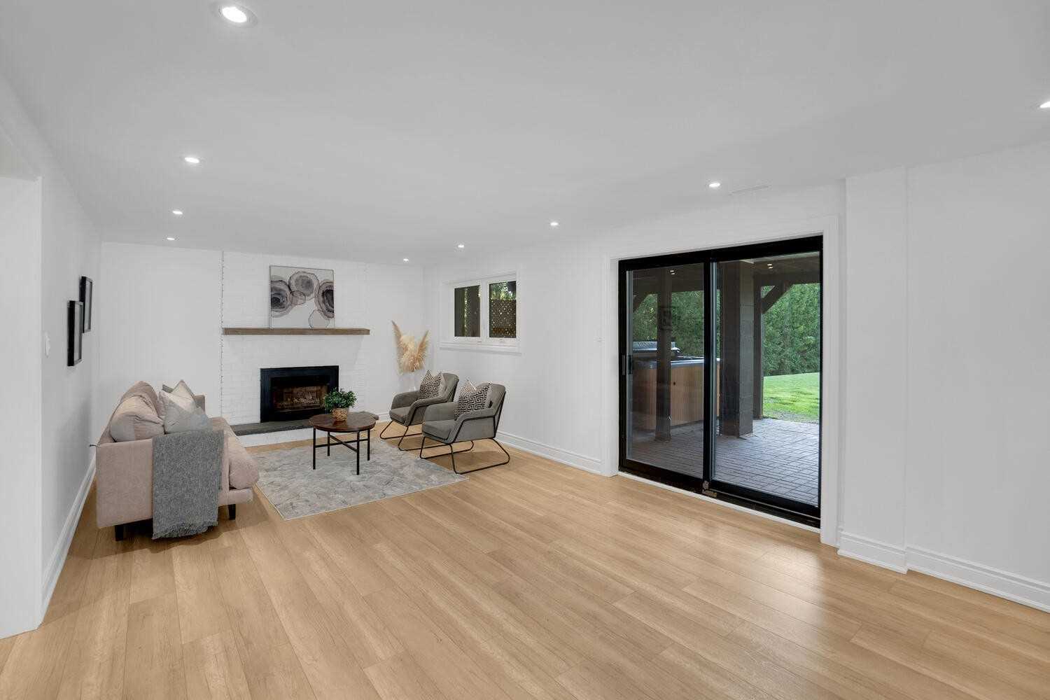 26 Munro St