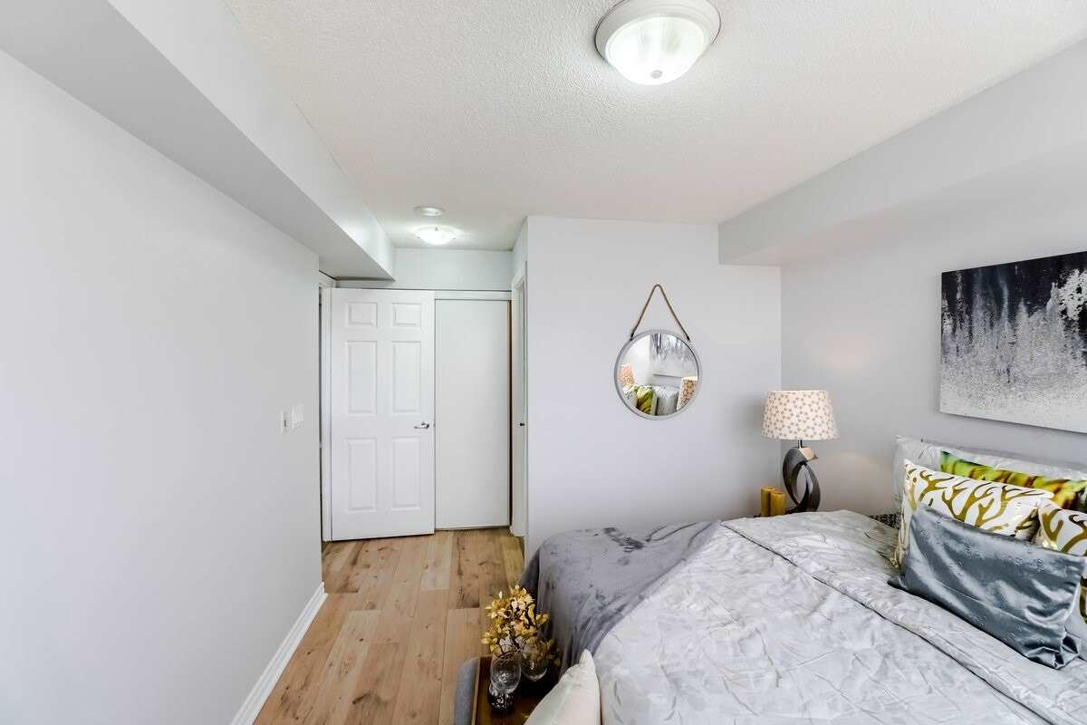 3888 Duke Of York Blvd, #1622