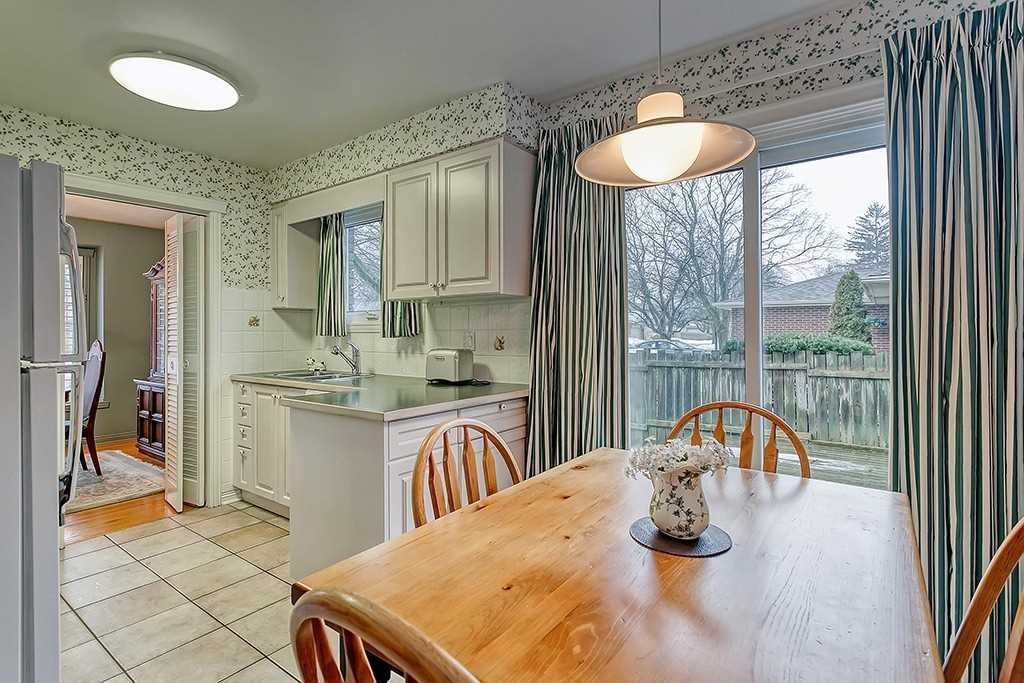 1697 Missenden Cres
