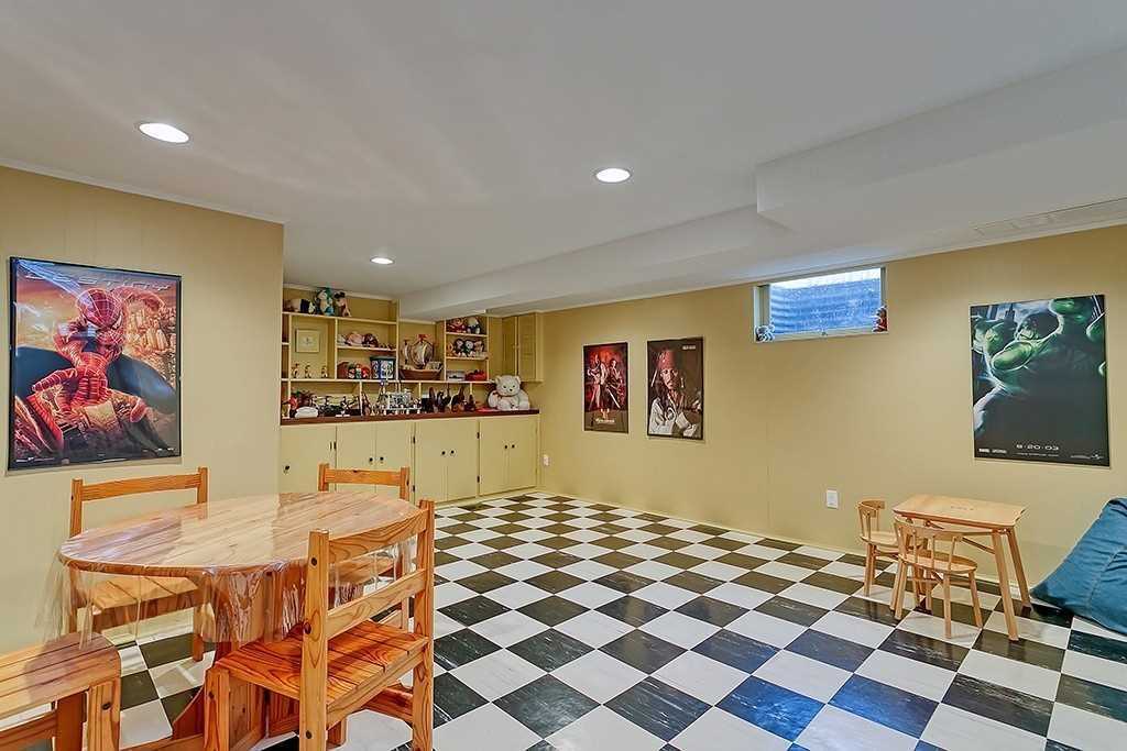 1697 Missenden Cres