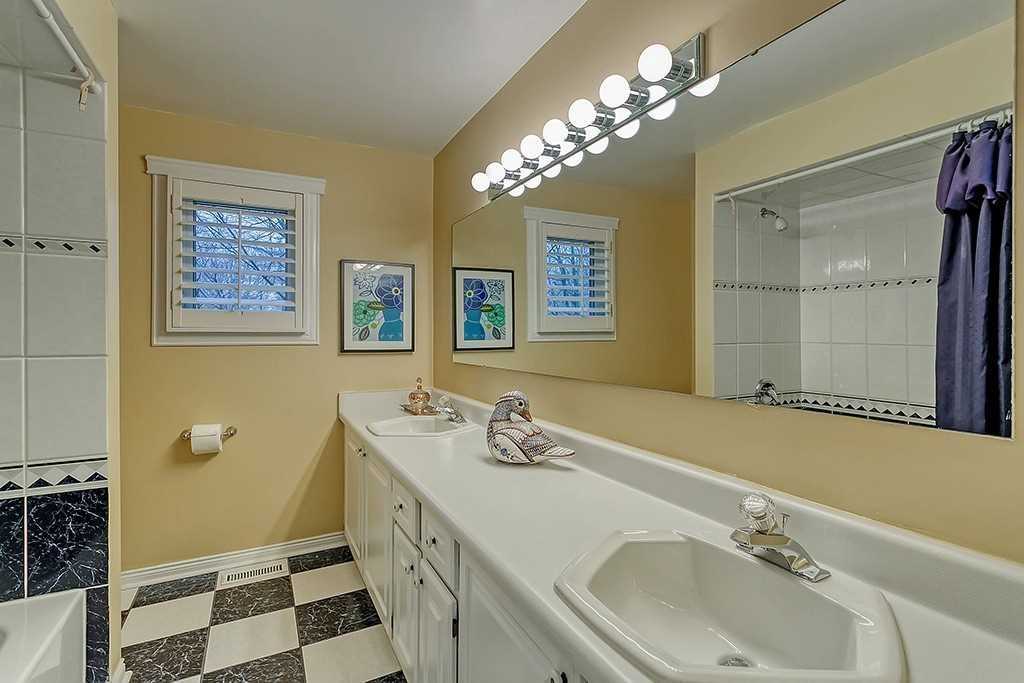 1697 Missenden Cres
