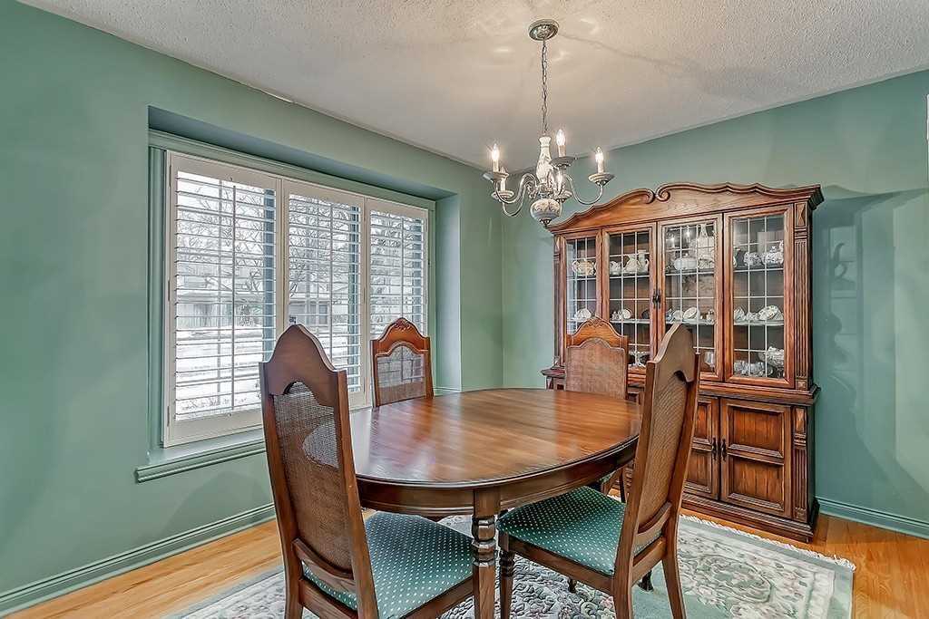 1697 Missenden Cres