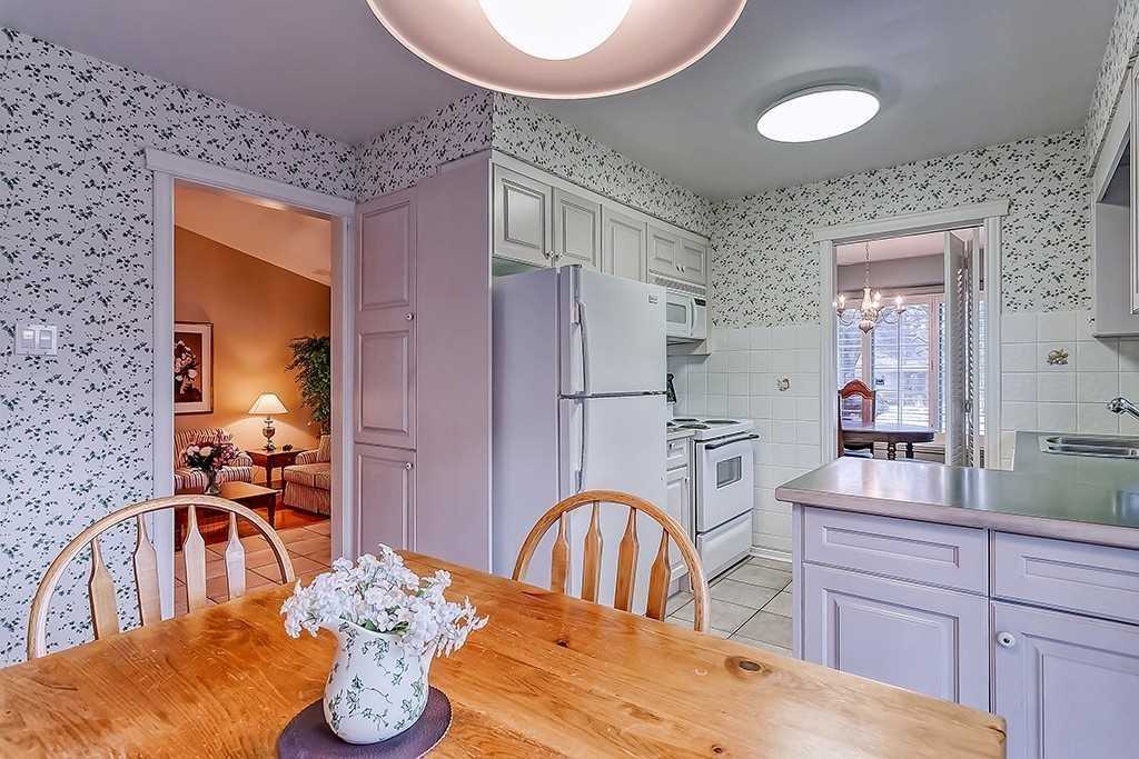 1697 Missenden Cres