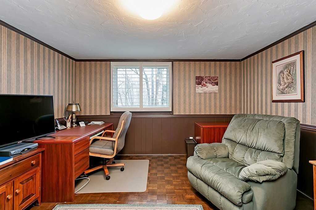 1697 Missenden Cres