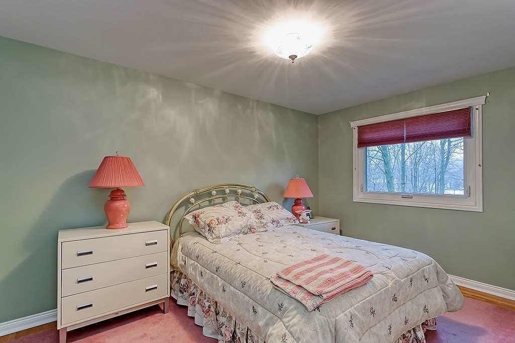 1697 Missenden Cres