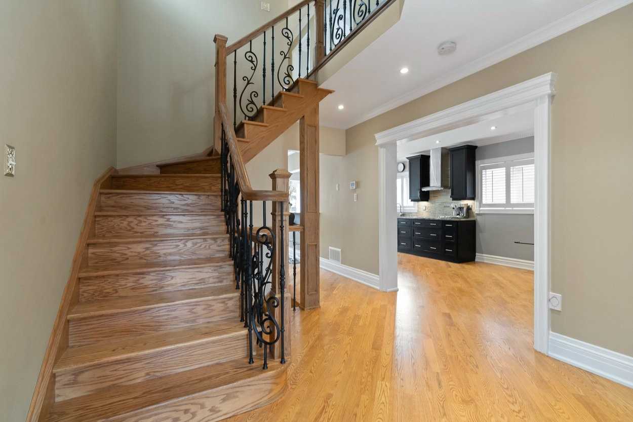 859 Mays Cres