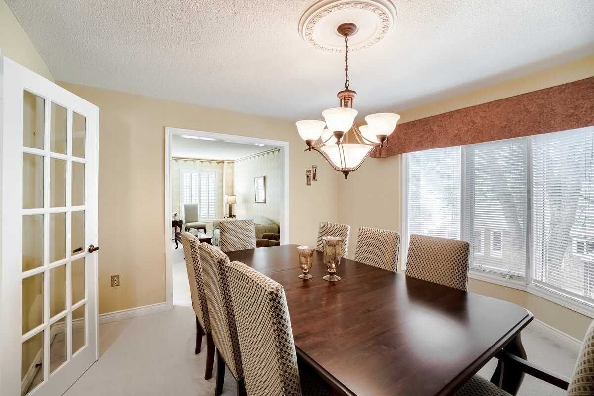4 Gollop Cres