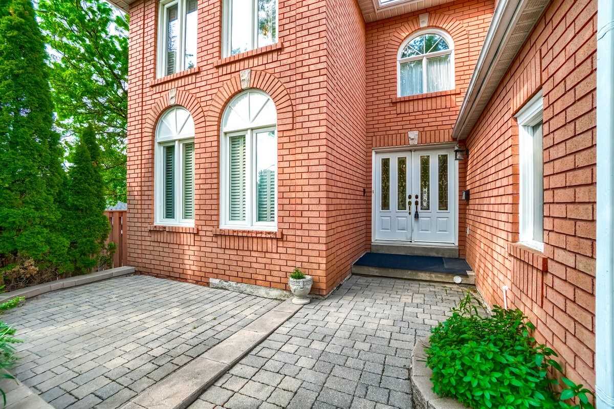 4 Gollop Cres