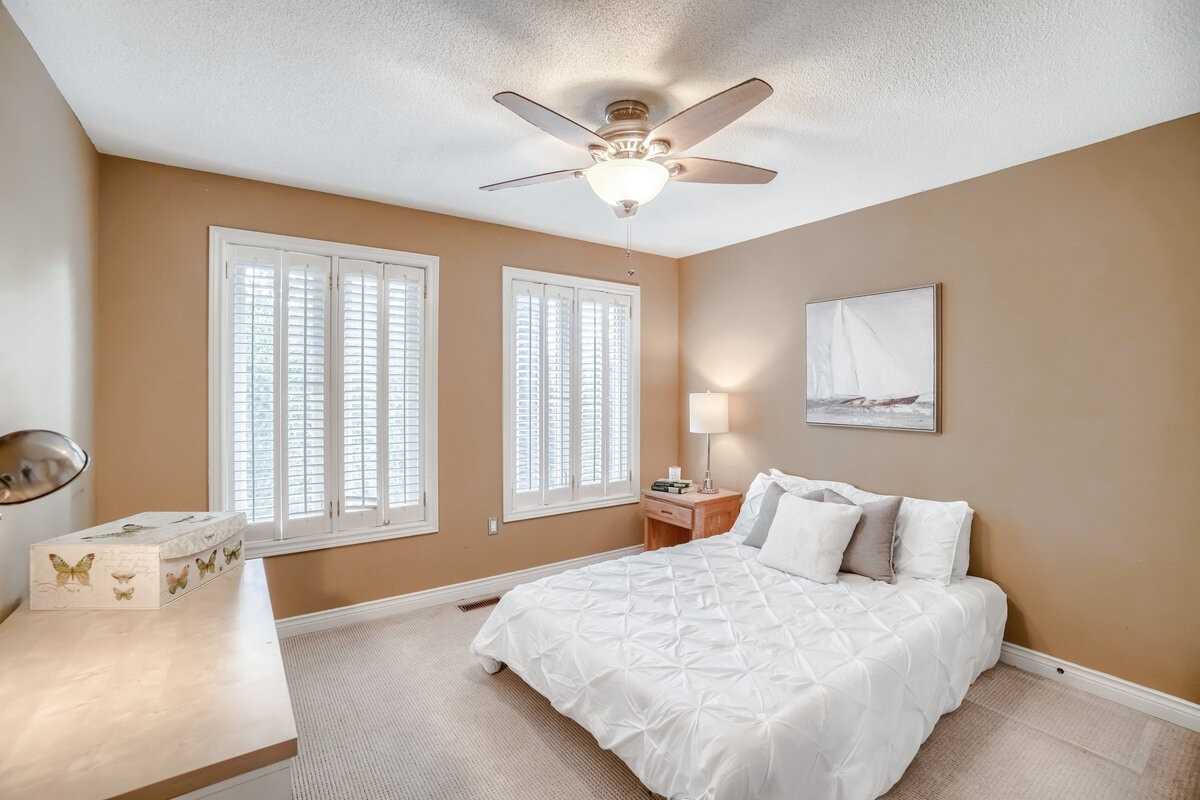 4 Gollop Cres