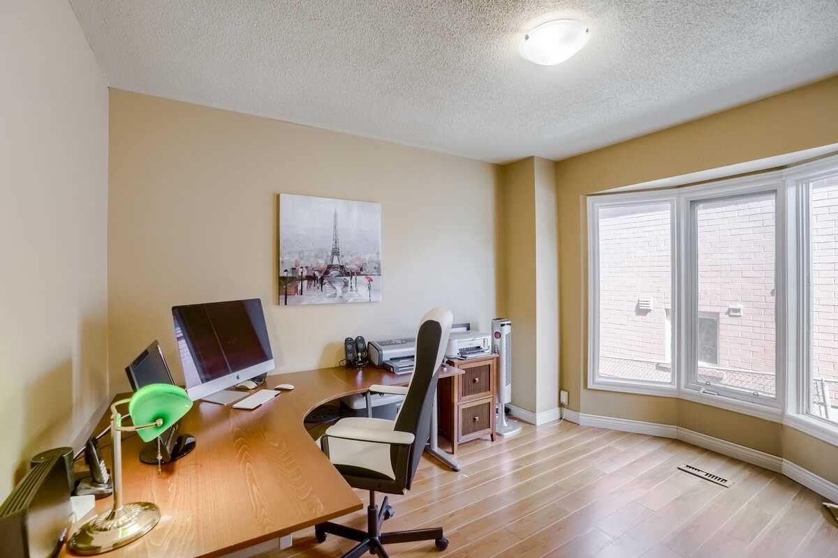 4 Gollop Cres