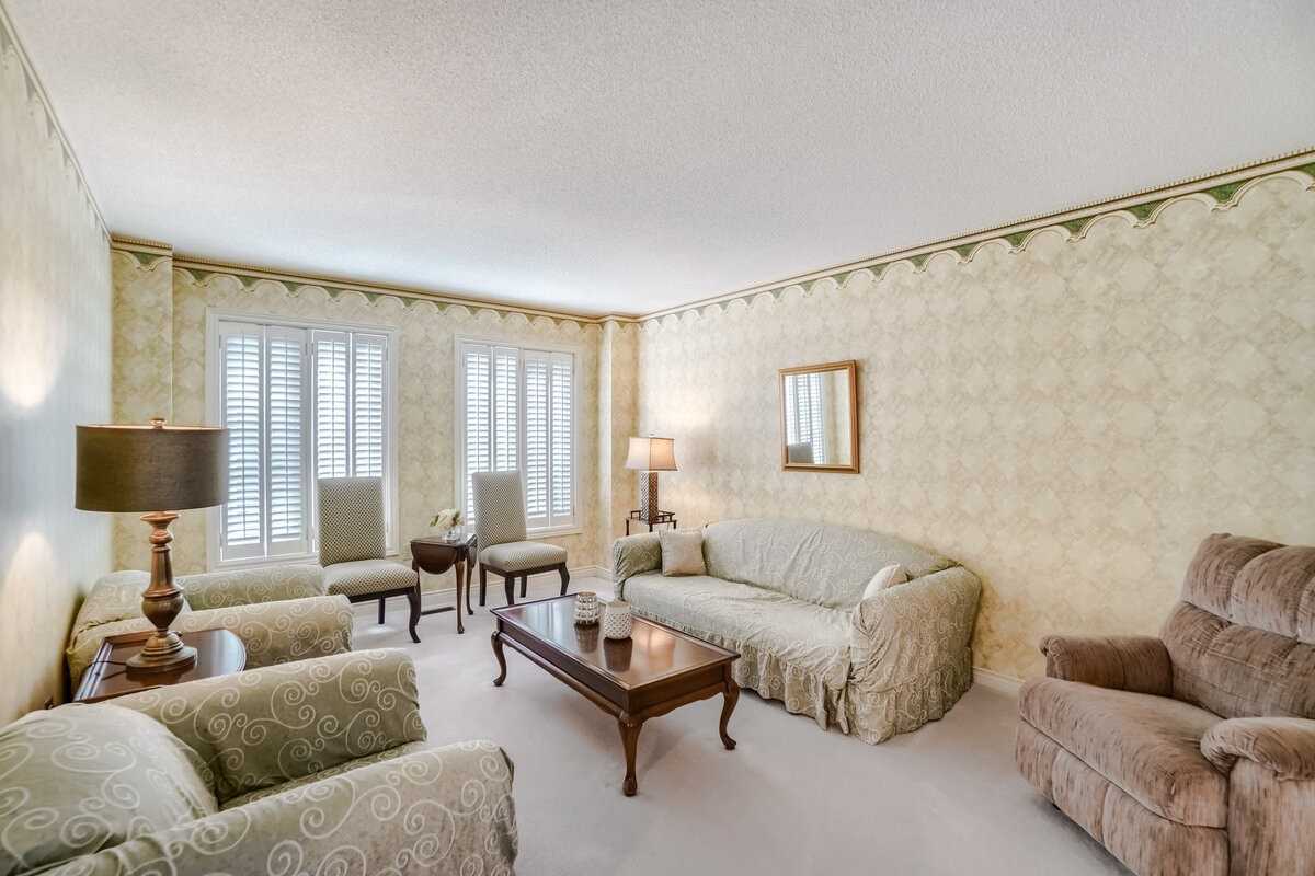 4 Gollop Cres