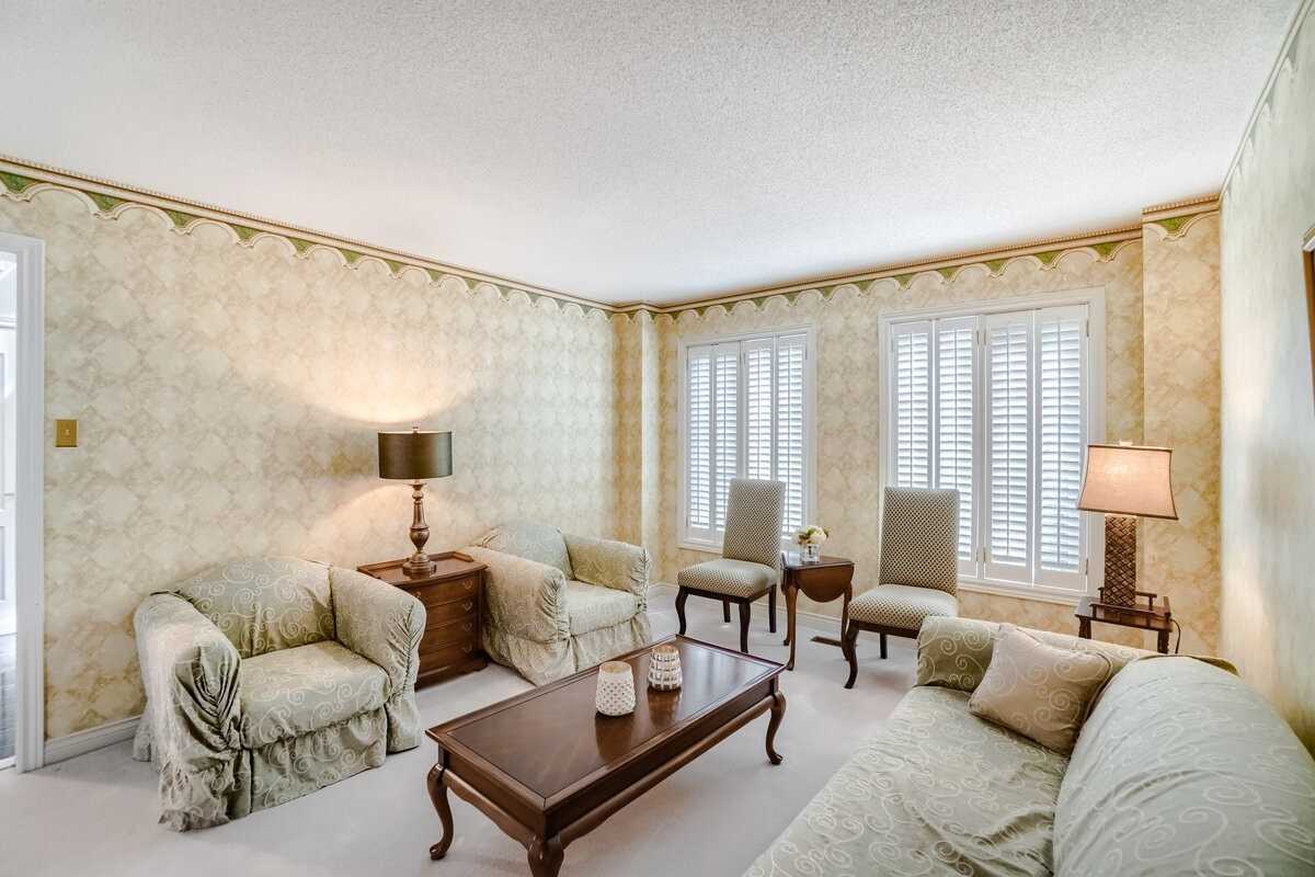 4 Gollop Cres