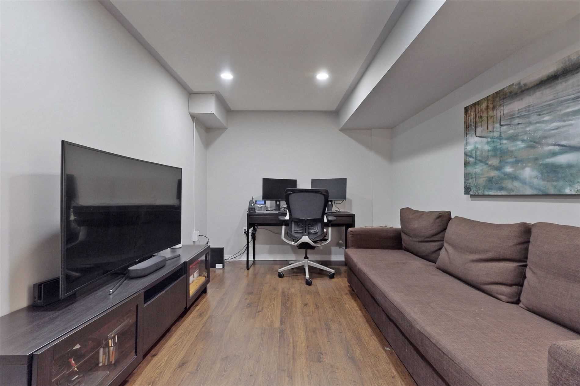 121 Livingston Rd