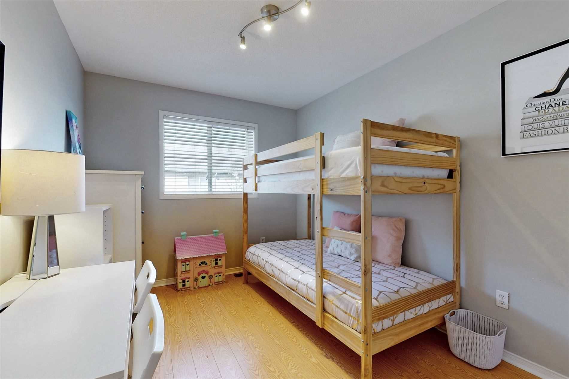 121 Livingston Rd