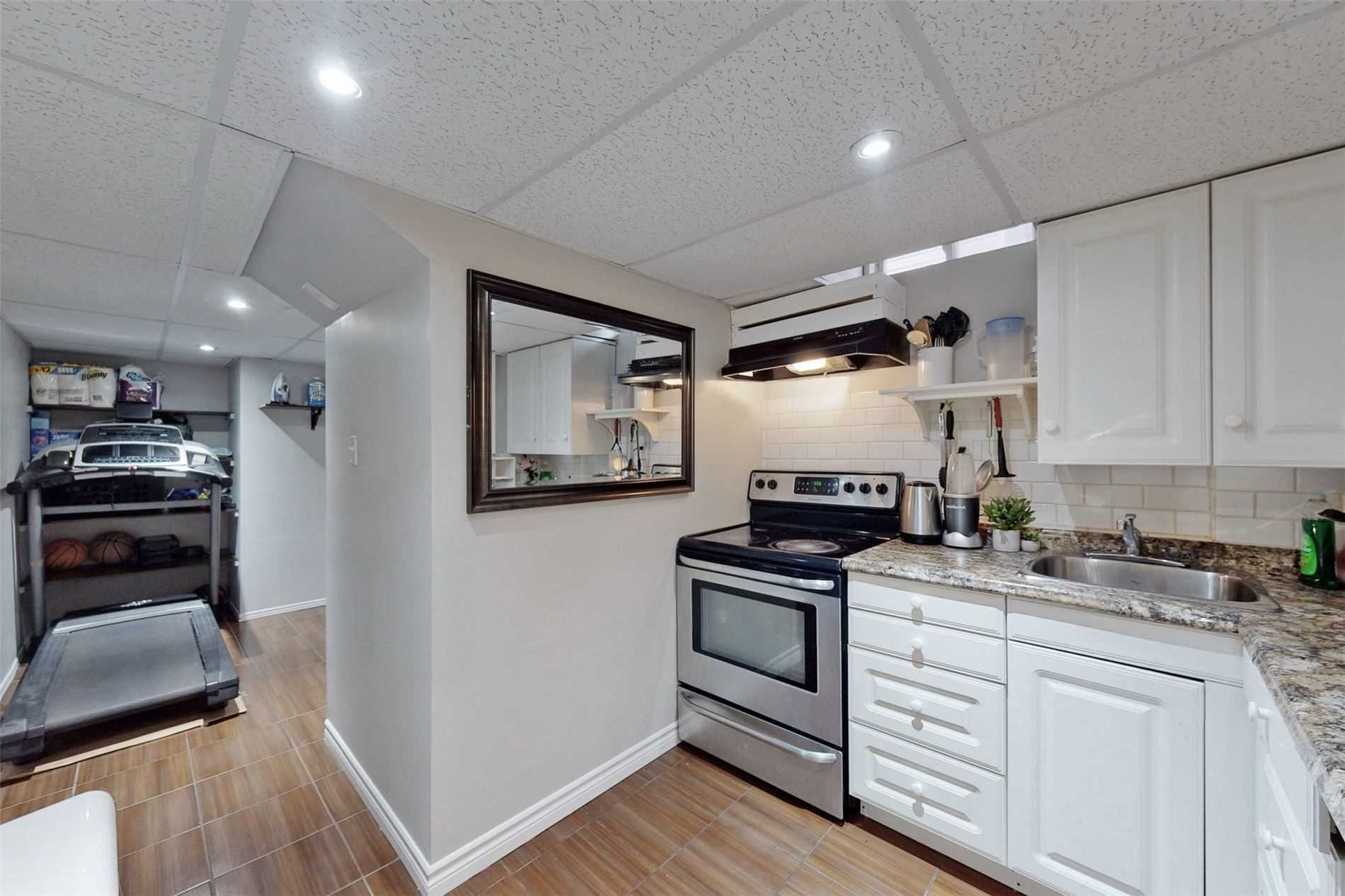 121 Livingston Rd