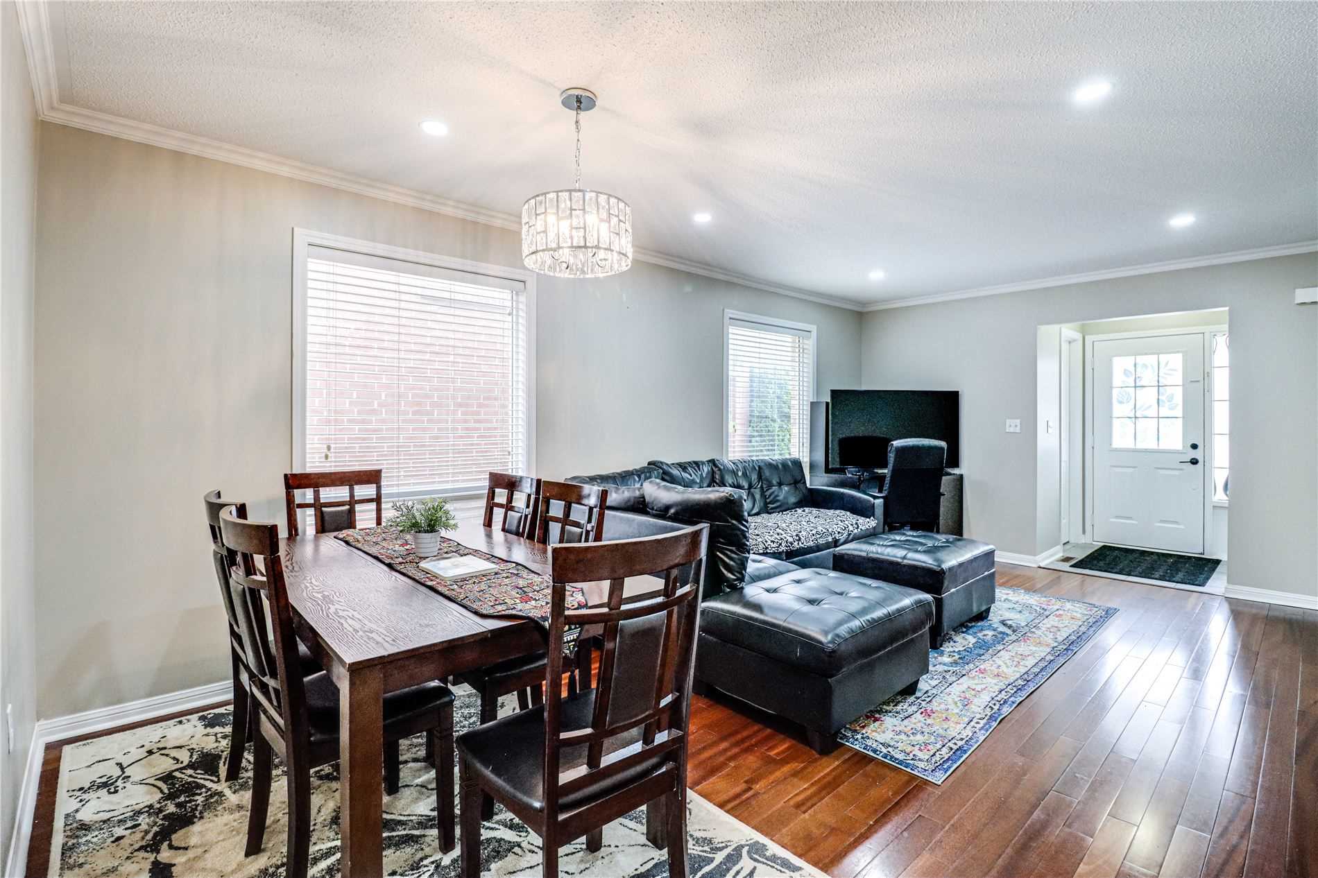 1104 Barclay Circ
