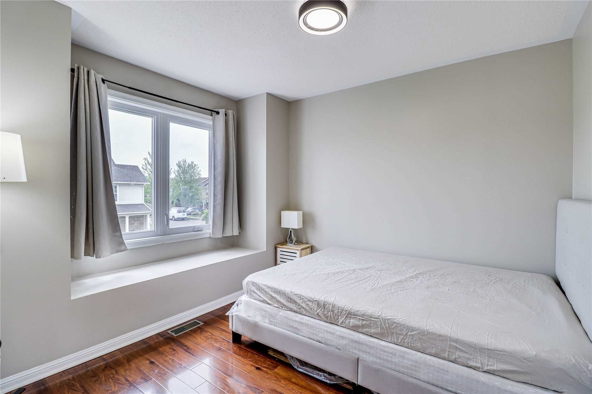 1104 Barclay Circ