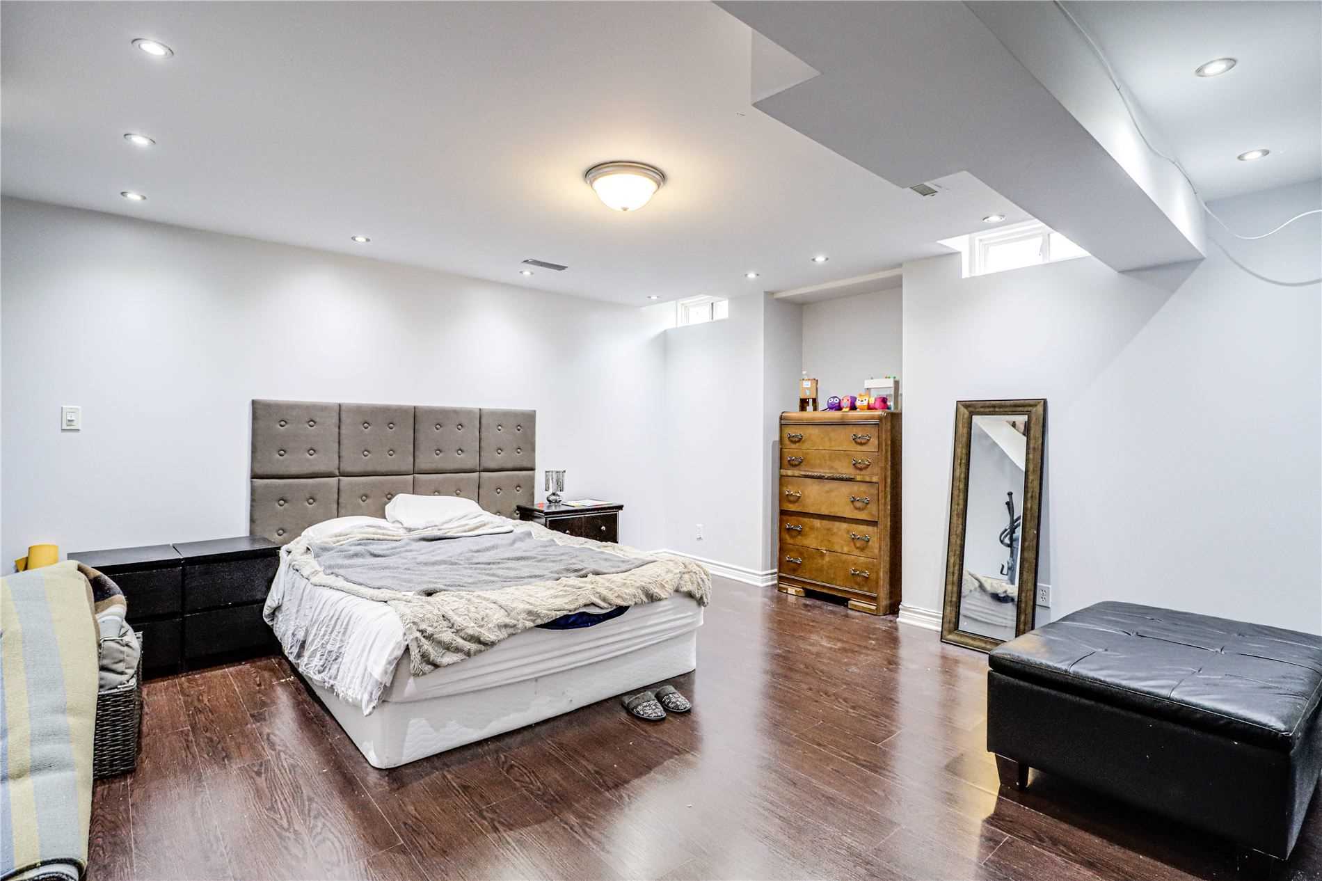 1104 Barclay Circ