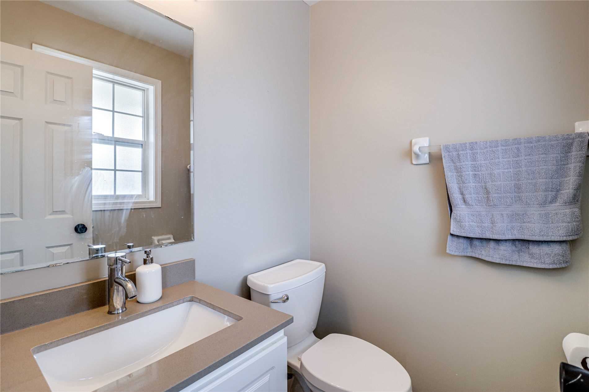 1104 Barclay Circ
