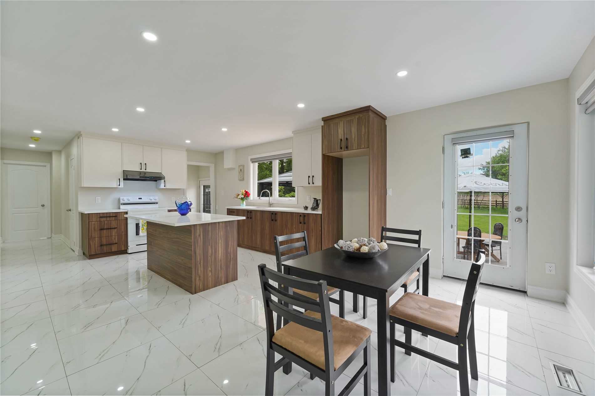 16817 22 Side Rd