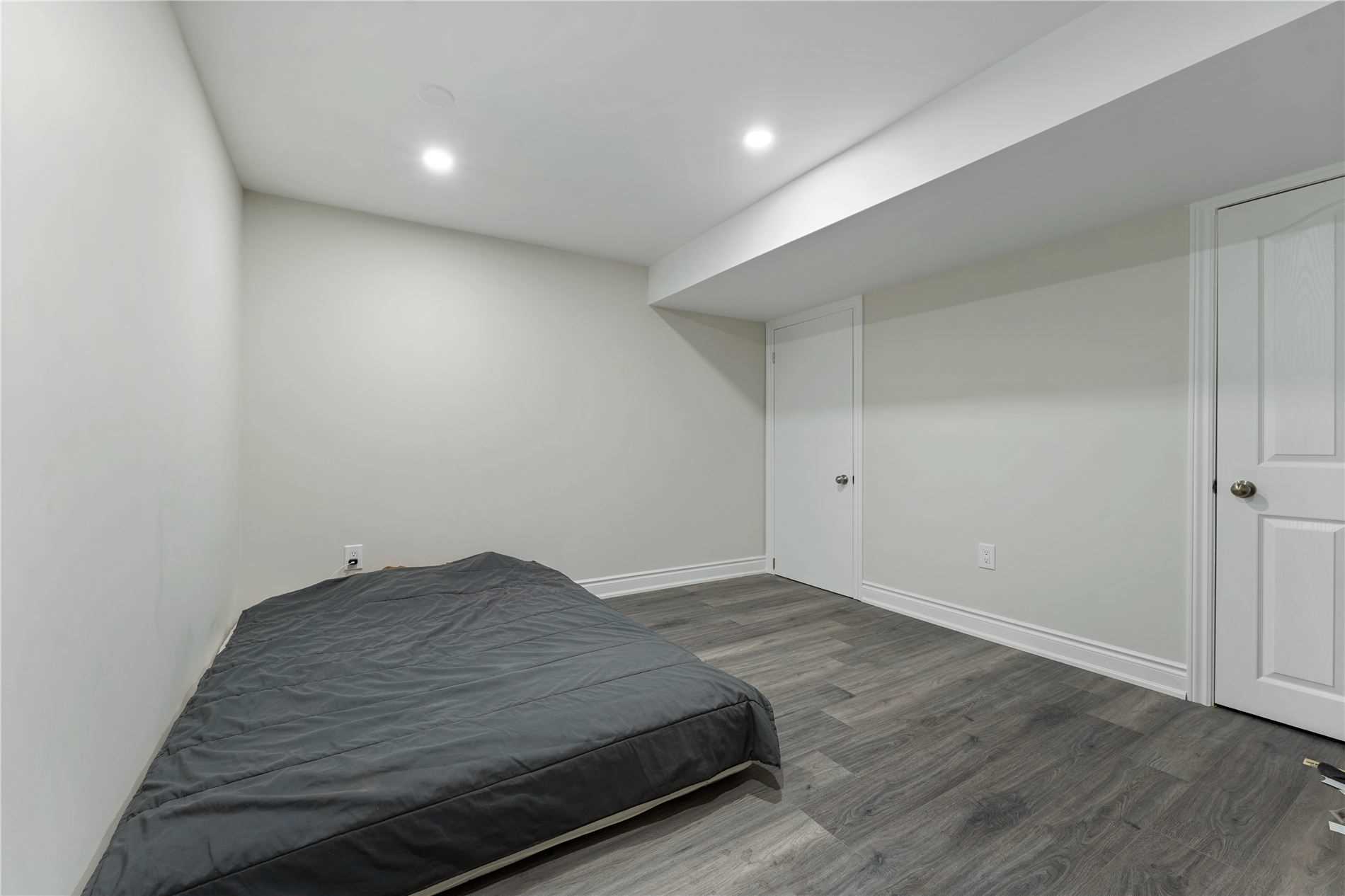 16817 22 Side Rd