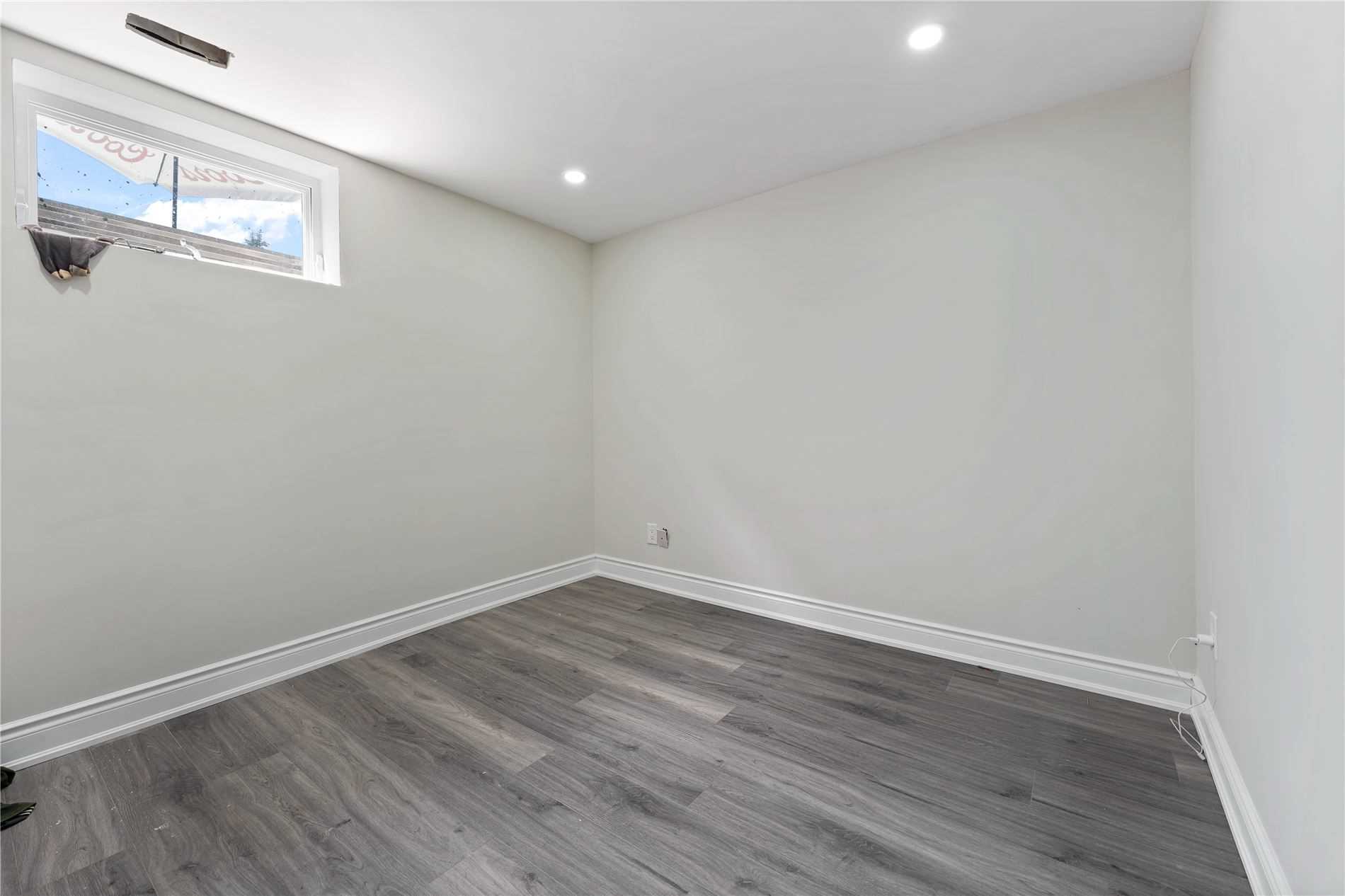 16817 22 Side Rd