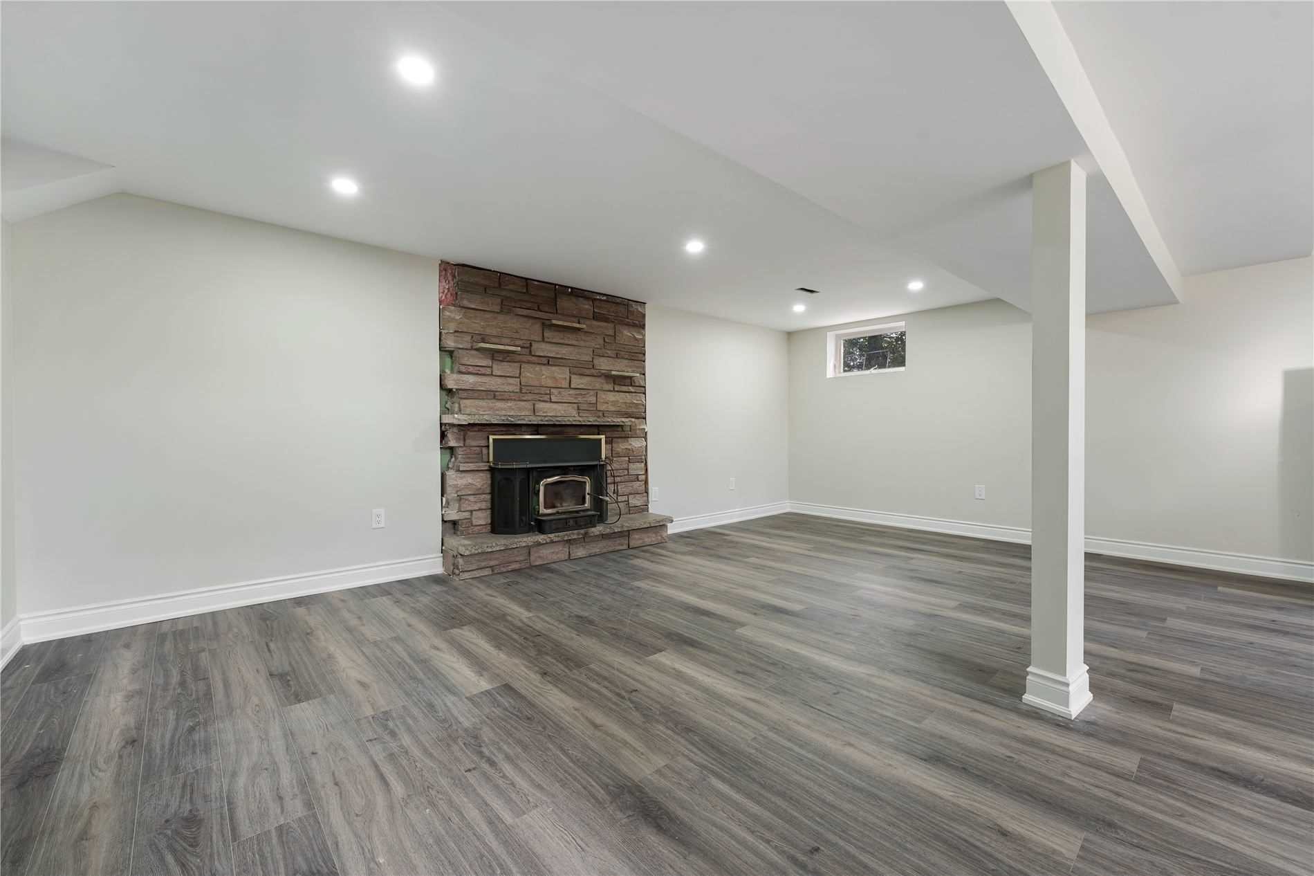 16817 22 Side Rd