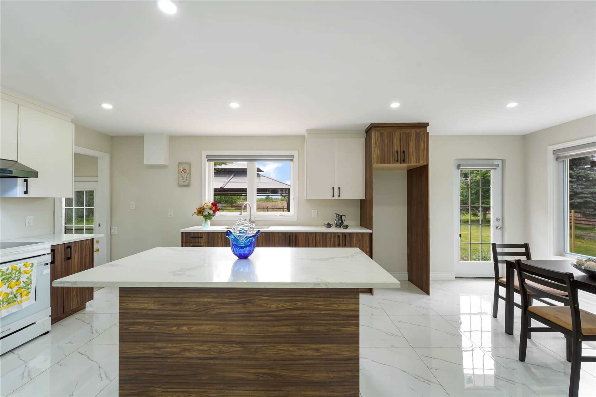 16817 22 Side Rd