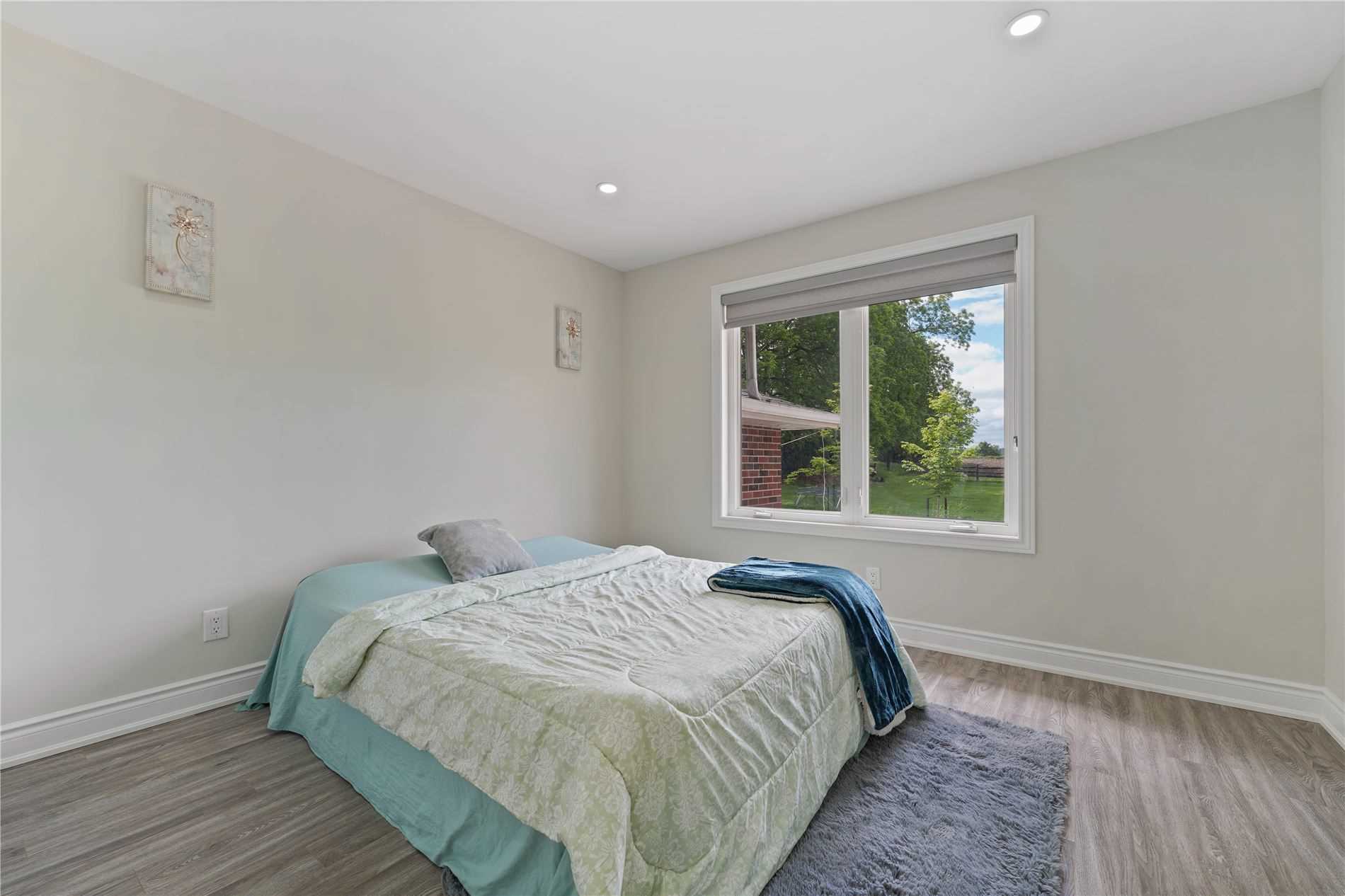 16817 22 Side Rd